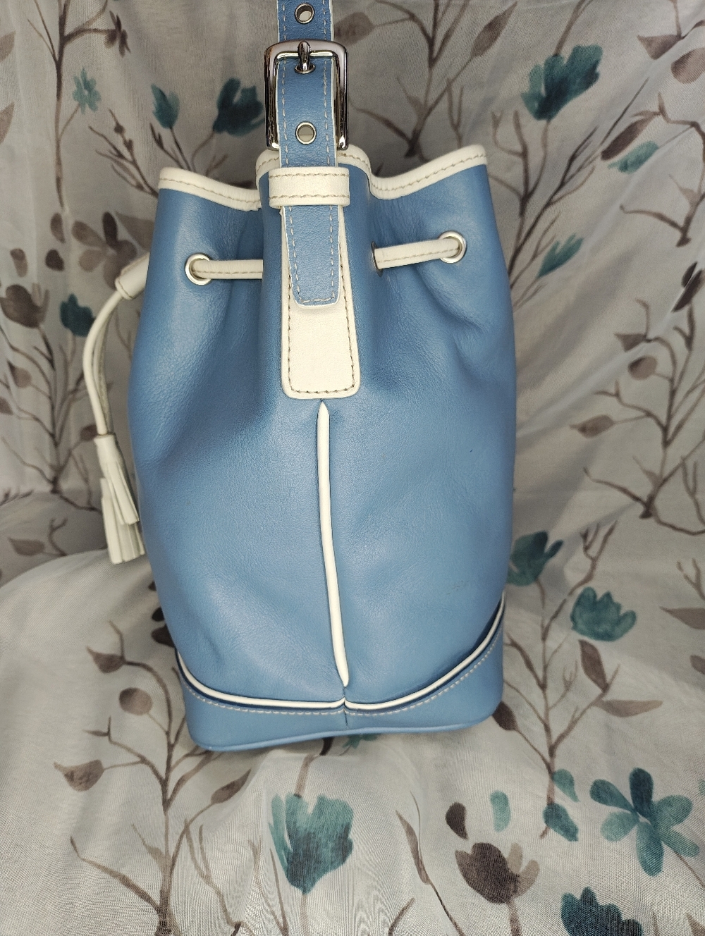 Vintage 2003 Coach Drawstring Bucket Bag Blue and White Leather - Picture 5 of 16